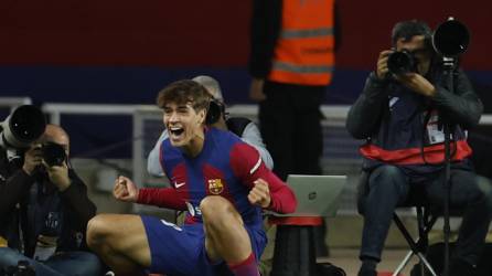Marc Guiu celebró con mucha euforia su primer gol con la camiseta del FC Barcelona.