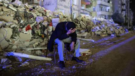 Un terremoto de magnitud 6,4 sacudió el lunes por la noche la provincia meridional turca de Hatay y el norte de Siria, causando la muerte de seis personas y desatando nuevamente el pánico tras el fuerte temblor del 6 de febrero, que dejó casi 45.000 muertos en ambos países.