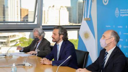 La reclamación argentina fue presentada por su canciller, Santiago Cafiero (centro).