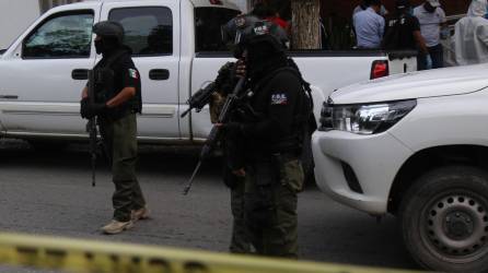 Al menos 13 policías fueron abatidos por un comando armado en Guerrero.