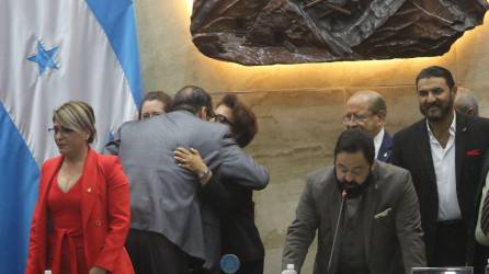 Pleno del Congreso Nacional juramenta a la magistrada Rebeca Ráquel Obando, nueva presidenta del Poder Judicial.