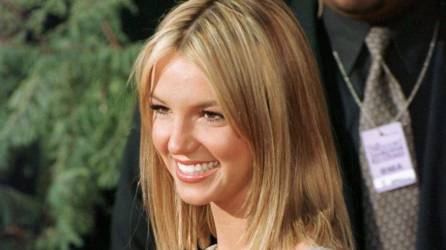 Dos décadas después de decir que perdió su virginidad con el cantante Justin Timberlake, Britney Spears admitió que tuvo relaciones sexuales por primera vez cuando era una estudiante de secundaria, a los 14 años. Fotografía de archivo de Britney Spears en 1999, cuando tenía años.