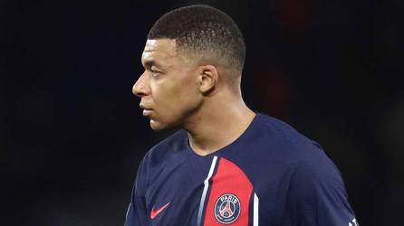 Kylian Mbappé no juega de inicio con el PSG contra el Nantes tras anunciar su decisión de salir del PSG.