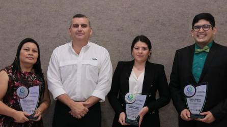 Cargill Honduras recibió, por séptimo año consecutivo, un reconocimiento por parte del Programa Bandera Ecológica Cambio Climático (PBECC) y la Planta Incubadora y Torre Norteño recibieron el reconocimiento por tercera ocasión.