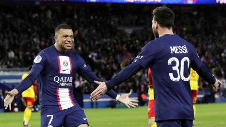 Kylian Mbappé y Lionel Messi lideraron la victoria del PSG sobre el Lens en la Ligue 1.