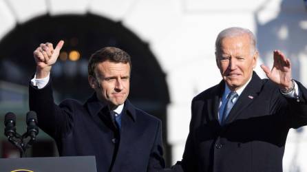 Macron y Biden en la Casa Blanca durante la reunión.