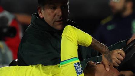 Nuevamente Neymar ha encendido las alarmas luego de que se marchó llorando del Uruguay vs Brasil por las eliminatorias sudamericanas.