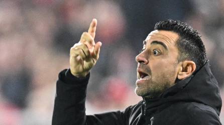 Xavi Hernández y el Barcelona culminaron la fase de grupos con sorpresiva derrota ante el Amberes, pero se quedó con el liderato de su grupo.