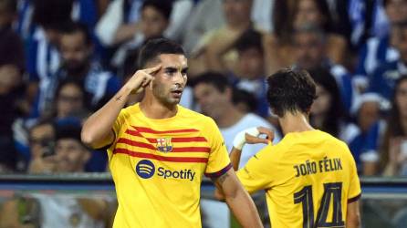 Ferran Torres celebrando con Lamine Yamal su gol contra el Porto.