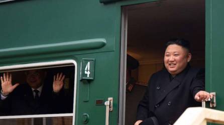 El líder norcoreano, Kim Jong-un, llegó hoy al Lejano Oriente ruso para reunirse en los “próximos días” con el presidente ruso, Vladímir Putin y lo hizo bien blindado.