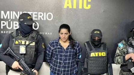 Diana Gissela Zelaya Banegas, la abogada capturada el lunes en relación con el caso del ingreso de 445 mil lempiras a la cárcel de La Tolva, mantenía, según autoridades de la Policía Militar, una relación amorosa con un recluso.