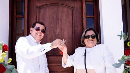 Banco Atlántida cumple sueño de cliente al entregarle nueva vivienda en Gracias, Lempira