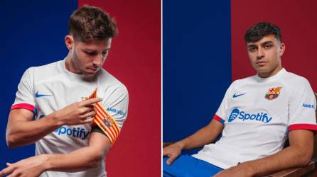 El Barcelona presentó este miércoles de forma oficial su segunda equipación para esta temporada, que tendrá una camiseta de color blanco con detalles azulgranas en las mangas. Fotos: FC Barcelona.