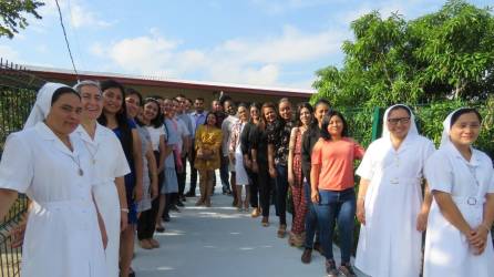 Las hermanas Misioneras de María Inmaculada, Siervas de las Obreras, están a cargo del Centro Educativo Virgen de Suyapa.