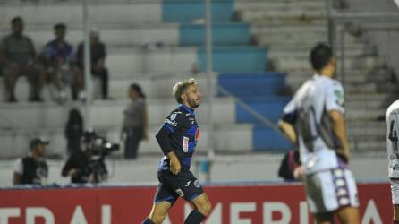 Agustín Auzmendi celebrando el gol al minuto 89 que evitó la caída del Motagua ante Saprissa.