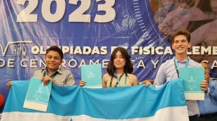 Honduras, recientemente fue sede de la octava Olimpiada Centroamericana y del Caribe de Física Elemental (OCCAFI), donde colegiales hondureños con destacados conocimientos en la materia brillaron y obtuvieron medallas de bronce y menciones honoríficas.