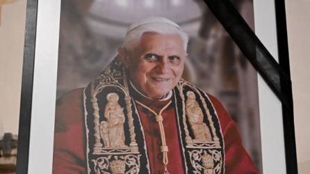 El papa emérito Benedicto XVI falleció hoy a los 95 años de edad en el monasterio vaticano en el que residía desde su histórica renuncia en 2013.