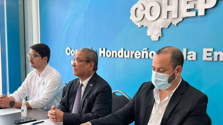 Miembros de Cohep ayer en una conferencia de prensa en Tegucigalpa.