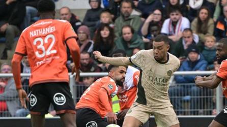 Kylian Mbappé anotó en el duelo Lorient vs PSG.