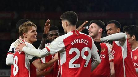 Jugadores del Arsenal celebrando uno de los goles en la paliza ante Chelsea.