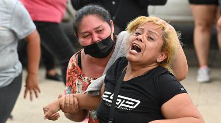 Una mujer descompensada al enterarse de la muerte de su familiar en la cárcel de mujeres en Támara.