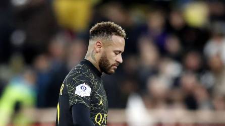 Neymar no pudo evitar la dolorosa derrota del PSG contra el Mónaco.