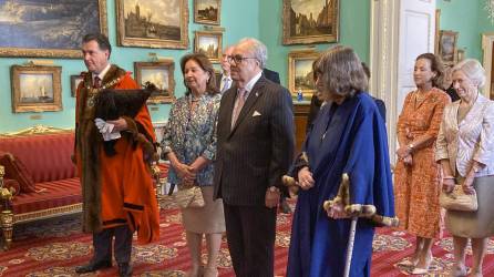 El embajador de Honduras en el Reino Unido, Iván Romero Martínez ha sido distinguido este martes como hombre libre por parte de la City de Londres.