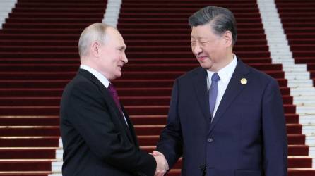 El presidente ruso, Vladimir <b>Putin</b>, fue recibido el martes por su homólogo y “querido amigo”, Xi Jinping en Pekín, China.