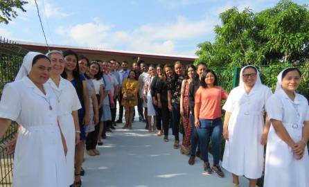 Las hermanas Misioneras de María Inmaculada, Siervas de las Obreras, están a cargo del Centro Educativo Virgen de Suyapa.