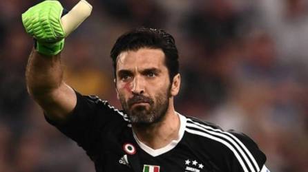 El arquero italiano de 45 años es una leyenda del fútbol y se resiste al retiro, aunque cada día que pasa en su mente sabe que está más cerca.