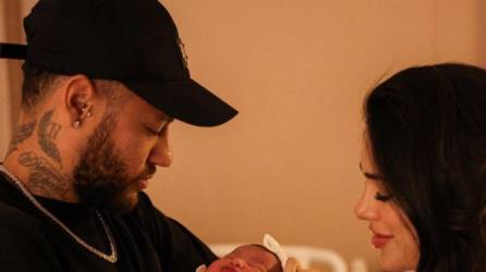 El 6 de octubre, Neymar y la modelo Bruna Biancardi le dieron la bienvenida a su primera hija.