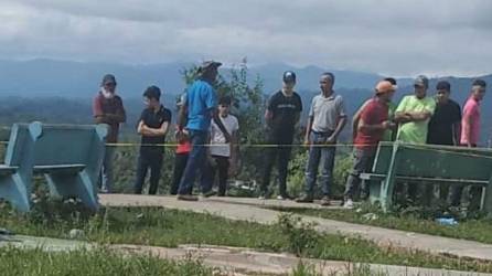 Los cuerpos de Melvin Solís y Damaris Hernández quedaron a unos dos metros de distancias en el parque Lomas de la Cruz del barrio Guadalupe de San Marcos, Santa Bárbara.