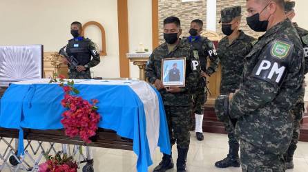 Brayan Omar Rosales Sánchez, asignado al Quinto Batallón de la Policía Militar, murió en un enfrentamiento con presuntos pandilleros mientras era parte de los operativos que se realizan en el marco del estado de excepción en la capital