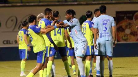 Motagua y Olancho empataron 2-2 en el partido de ida del repechaje.