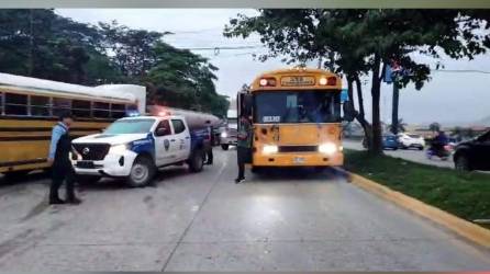 El conductor fue requerido para investigación. A menos de 100 metros hay un puente peatonal en la zona.