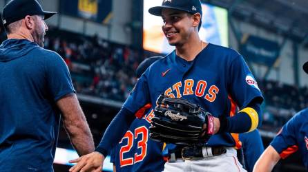 La felicidad de Mauricio Dubón tras el triunfo de los Astros sobre los Padres de San Diego.