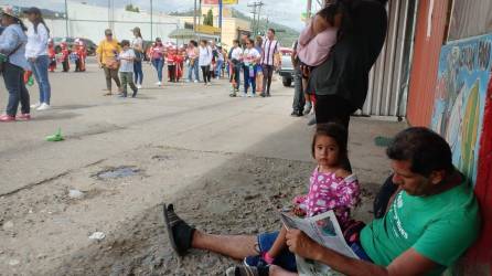 La familia migrante venezolana espera una oportunidad para llegar Guatemala y seguir hasta Estados Unidos.