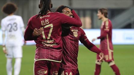 Alberth Elis celebrando su gol marcado este martes en la segunda división de Francia.