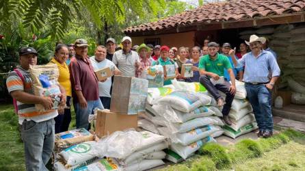 Entrega del Bono Tecnológico Productivo, en la zona sur, El Cacao, ubicado en el municipio de Concepción de María. Cientos de pequeños productores se avocaron a la distribución, que se ejecutó de manera para contribuir a la seguridad alimentaria del país.