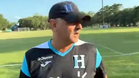 Diego Vázquez habló brevemente con los medios y se pronunció sobre los problemas que vive la Selección de Honduras en Estados Unidos.