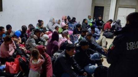 Ciento tres personas migrantes provenientes de Centroamérica fueron rescatados por elementos de la Policía Municipal de Chicoloapan, méxico. Entre ellos, varios hondureños y guatemaltecos.