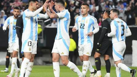 Argentina le ganó por goleada 3-0 a El Salvador en amistoso en Estados Unidos.