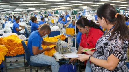 La industria de la maquila participa activamente en el comercio internacional.