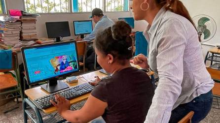 La escuela Rubén Martínez Rodas en la Montaña de la Flor, es uno de los centros educativos que goza de los servicios gratis de internet.