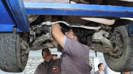 La mecánica automotriz es una de las carreras que se puede estudiar en el Centro de Capacitación Técnica Honduras Corea