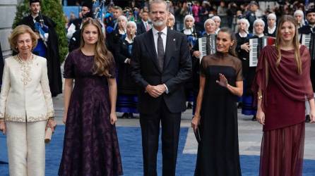 La reina Sofía, la princesa Leonor, El rey Felipe, la reina Letizia y la infanta Sofía durante la ceremonia de entrega de los Premios Princesa de Asturias, este viernes en el Teatro Campoamor de Oviedo.