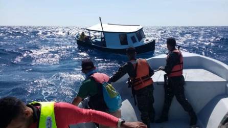 Los cuatro tripulantes fueron rescatados por la Fuerza Naval en las proximidades de Cayos Cochinos.