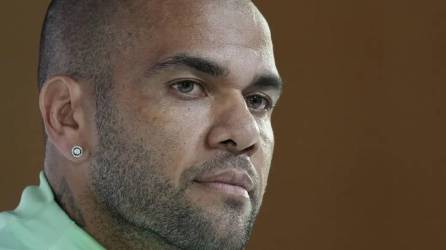 Dani Alves no la pasa nada bien y ahora sufre un nuevo revés en el caso que la mantiene encarcelada desde el pasado enero, acusado de presunta violación a una joven en una discoteca de Barcelona.