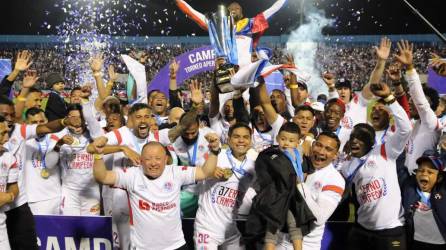 El Olimpia se coronó campeón del Torneo Apertura 2023 y lo hizo como invicto tras ganarle la Gran Final 2-1 al Motagua.