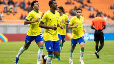 La selección de Brasil cayó sorpresivamente en su debut, pero este martes recetó una paliza a Nueva Caledonia con un hat-trick de <b>Kaua Elias.</b>